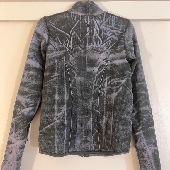 Lululemon Define Jacket, Ebb to Street, Stone Wash Graphite Grey, size 8 - Picture 4 of 4